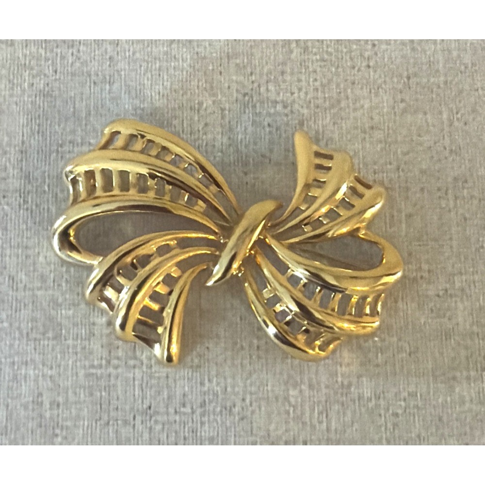Very Nice Napier Gold Tone Bow Shaped Brooch Pin - 2" Signed Excellent Condition